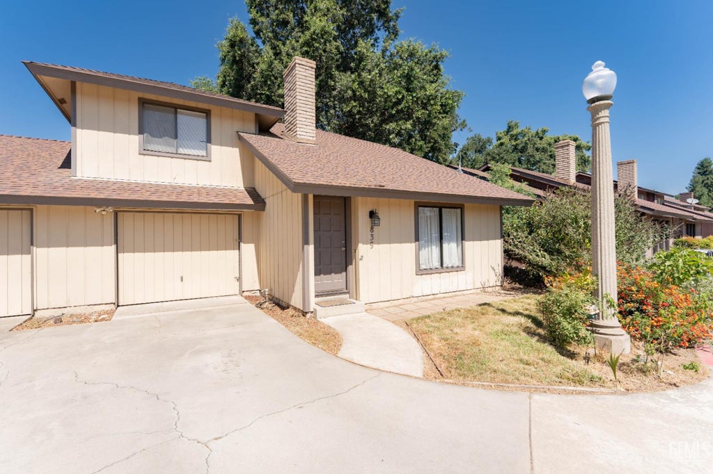Photo of 0 839 W Arlen Ct CT, Visalia, CA 93277 (MLS # 202605906)