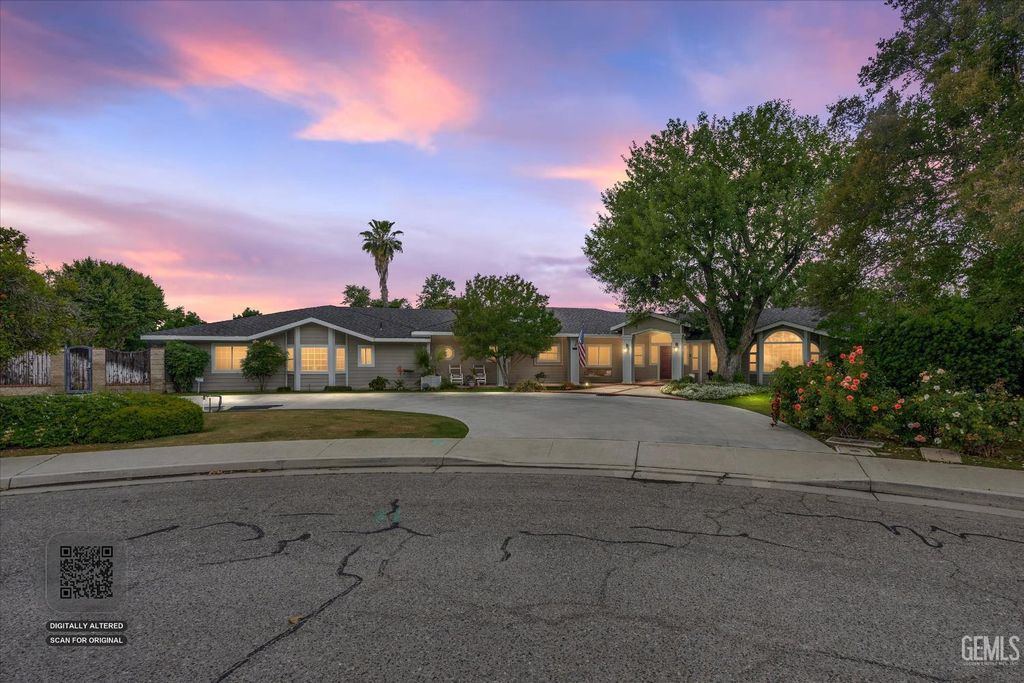 Photo of 911 Oleander Court, Wasco, CA 93280 (MLS # 202605936)