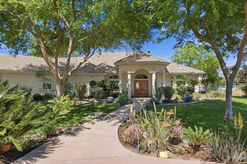 Photo of 1148 Basta Avenue, Bakersfield, CA 93308 (MLS # 202603799)