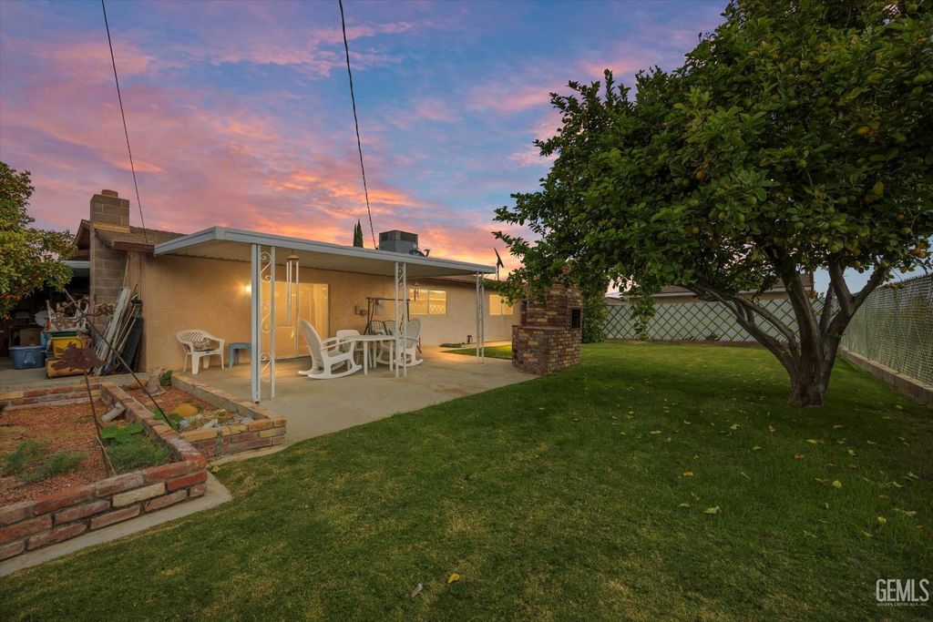 Photo of 217 Suzanne Lane, Taft, CA 93268 (MLS # 202600550)