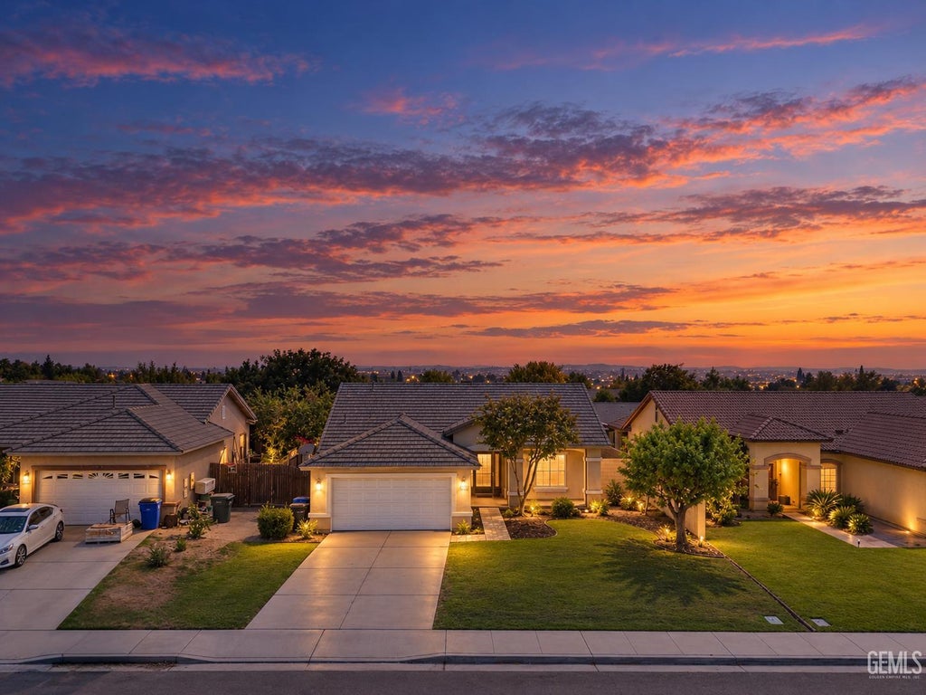 Photo of 9009 Sentido Drive, Bakersfield, CA 93306 (MLS # 202609917)