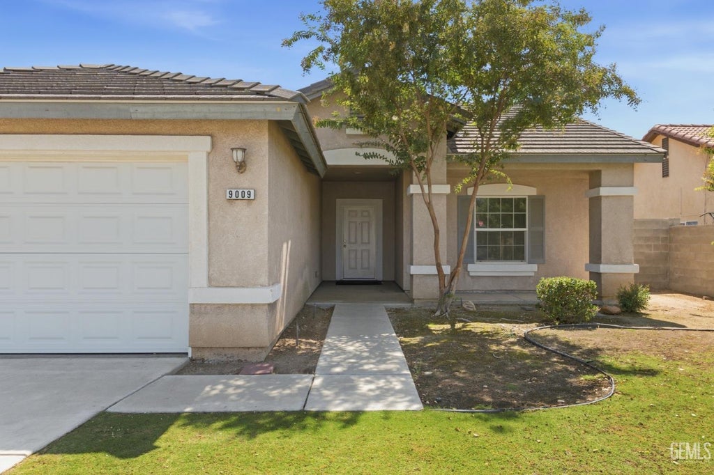Photo of 9009 Sentido Drive, Bakersfield, CA 93306 (MLS # 202609917)