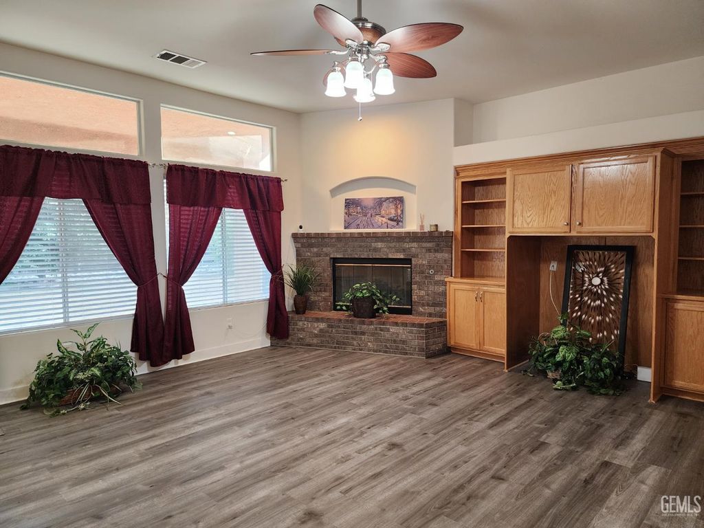 Photo of 10623 Fishers Peak Drive, Bakersfield, CA 93312 (MLS # 202511184)