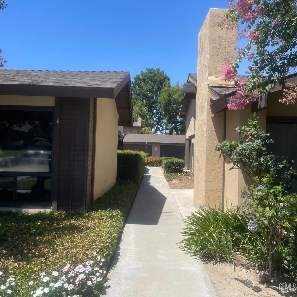 Photo of 4800 Treanna Avenue #U11B, Bakersfield, CA 93309 (MLS # 202608014)