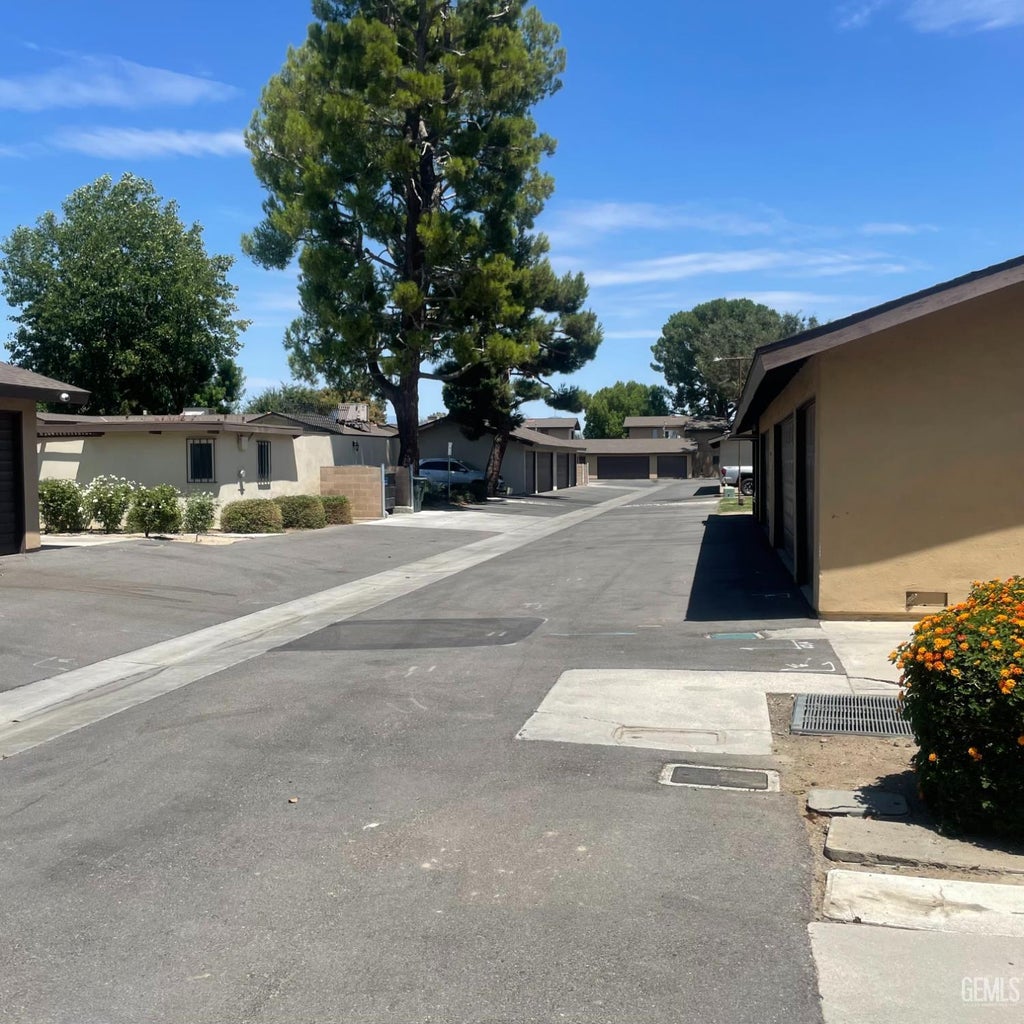 Photo of 4800 Treanna Avenue #U11B, Bakersfield, CA 93309 (MLS # 202608014)