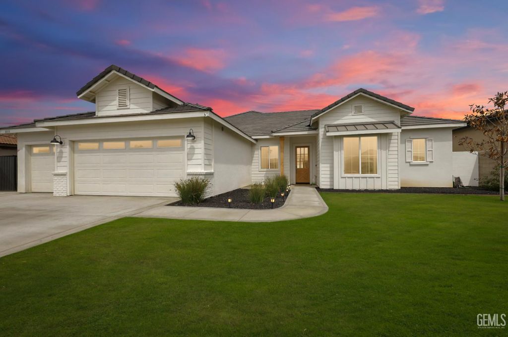 Photo of 8810 Casella St, Bakersfield, CA 93314 (MLS # 202603854)