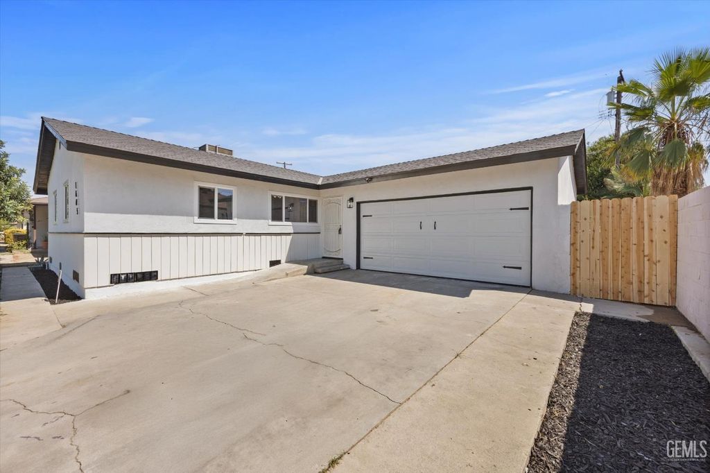 Photo of 1605 Sidney Drive, Bakersfield, CA 93304 (MLS # 202511219)