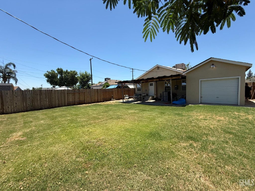 Photo of 2512 Barnett Street, Bakersfield, CA 93308 (MLS # 202606745)