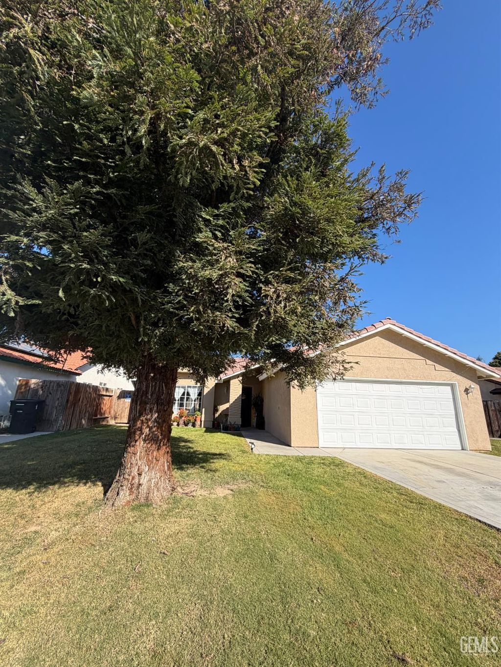 Photo of 5806 Arc Dome Avenue, Bakersfield, CA 93313 (MLS # 202602178)