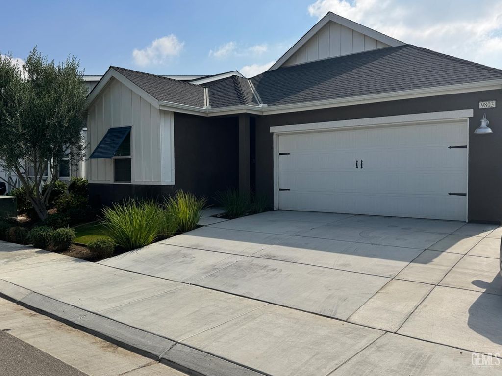 Photo of 9803 Crystal Falls Lane, Shafter, CA 93263 (MLS # 202511837)