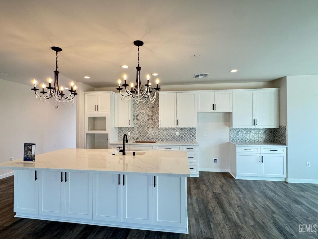 Photo of 11110 Alcazar Avenue, Bakersfield, CA 93311 (MLS # 202605812)