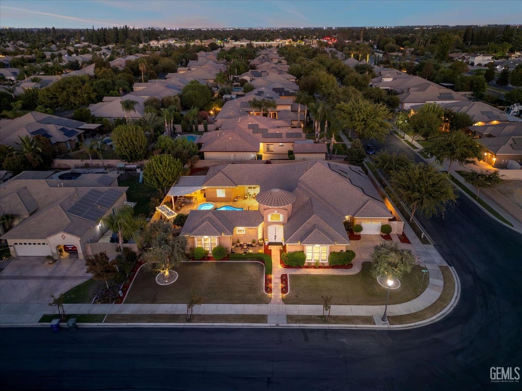 Photo of 1302 Renoir Avenue, Bakersfield, CA 93314 (MLS # 202610161)