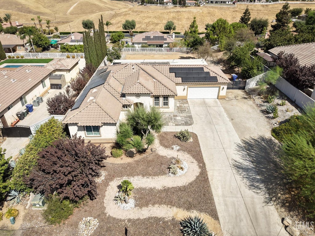 Photo of 13504 Carpaccio Lane, Bakersfield, CA 93306 (MLS # 202610119)