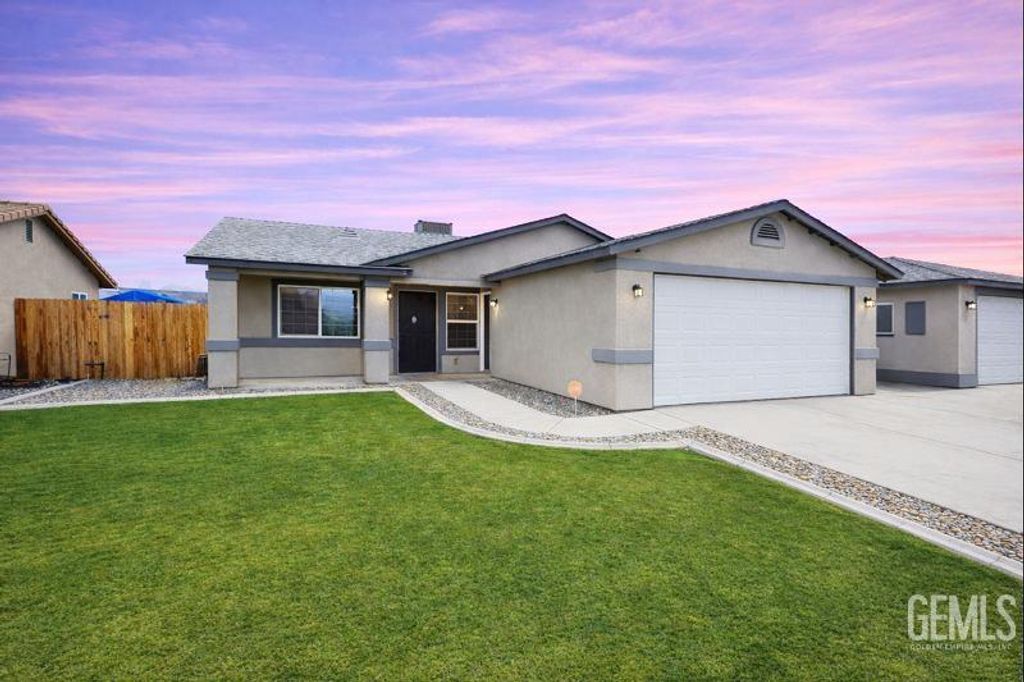 Photo of 1018 Guadalupe Avenue, Bakersfield, CA 93307 (MLS # 202600967)