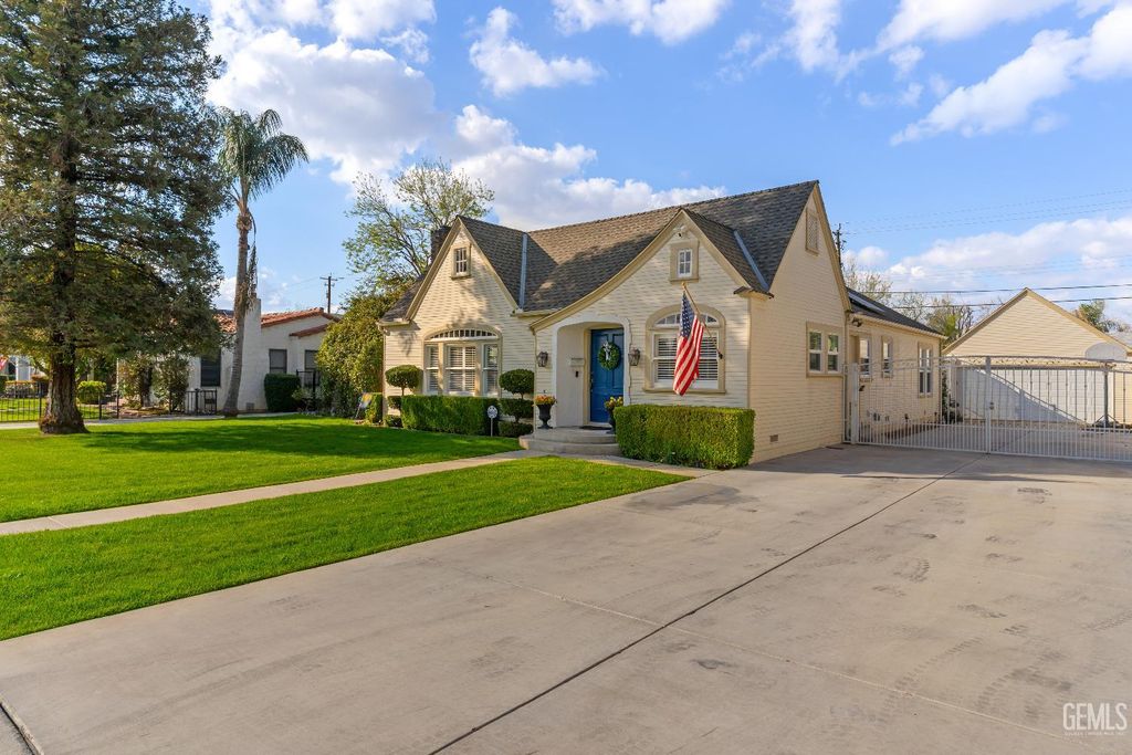 Photo of 2714 Sunset Avenue, Bakersfield, CA 93304 (MLS # 202602387)