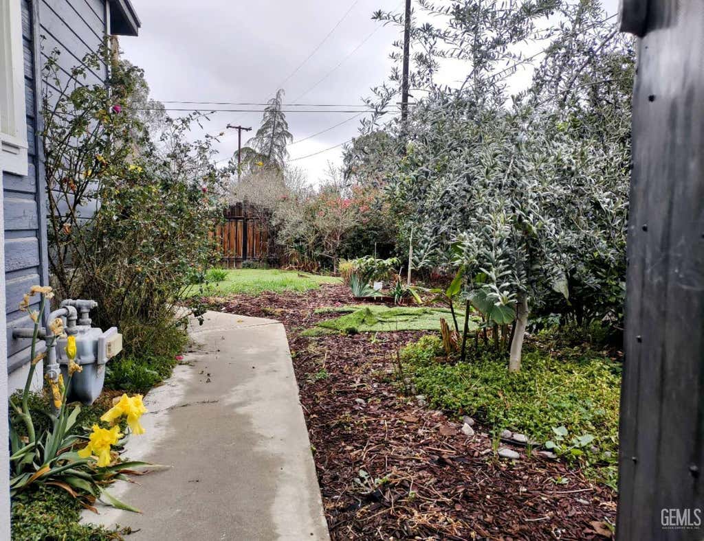 Photo of 1618 Baker Street, Bakersfield, CA 93305 (MLS # 202608216)