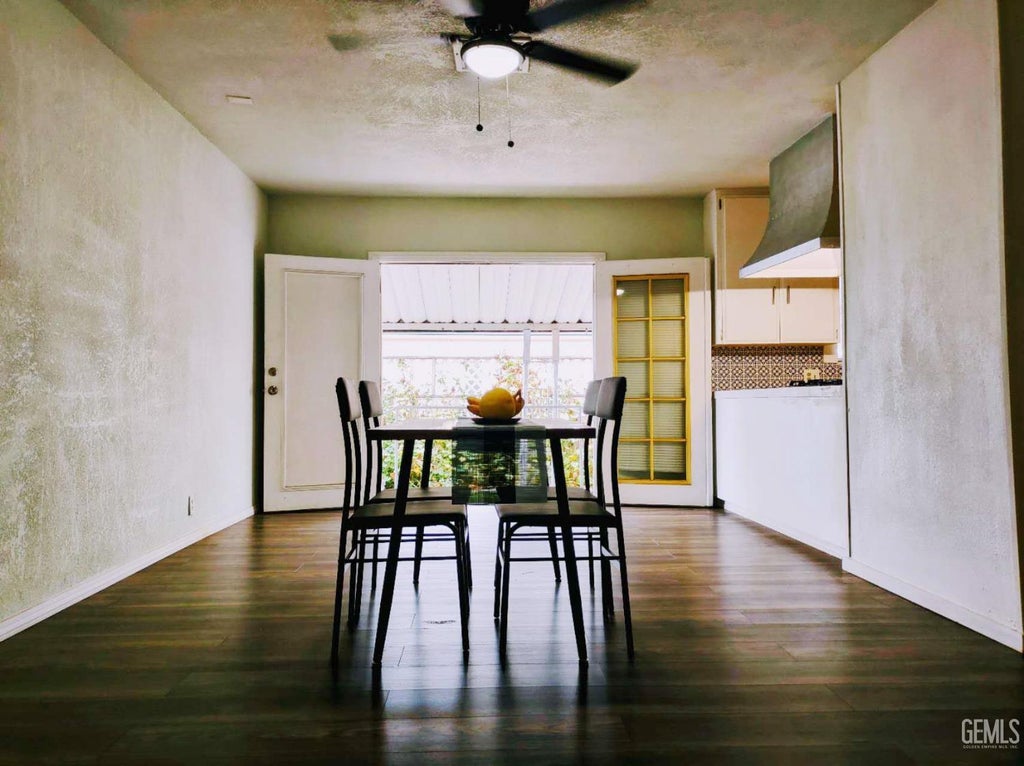 Photo of 1618 Baker Street, Bakersfield, CA 93305 (MLS # 202608216)