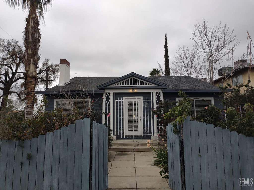 Photo of 1618 Baker Street, Bakersfield, CA 93305 (MLS # 202608216)
