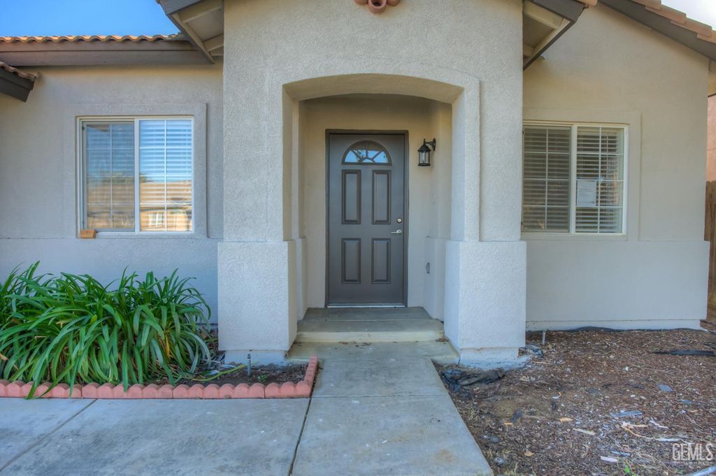 Photo of 11815 Darlington Avenue, Bakersfield, CA 93312 (MLS # 202604171)