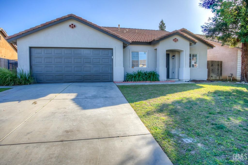 Photo of 11815 Darlington Avenue, Bakersfield, CA 93312 (MLS # 202604171)