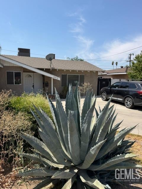 Photo of 2213 Dayton Avenue, Bakersfield, CA 93304 (MLS # 202608648)