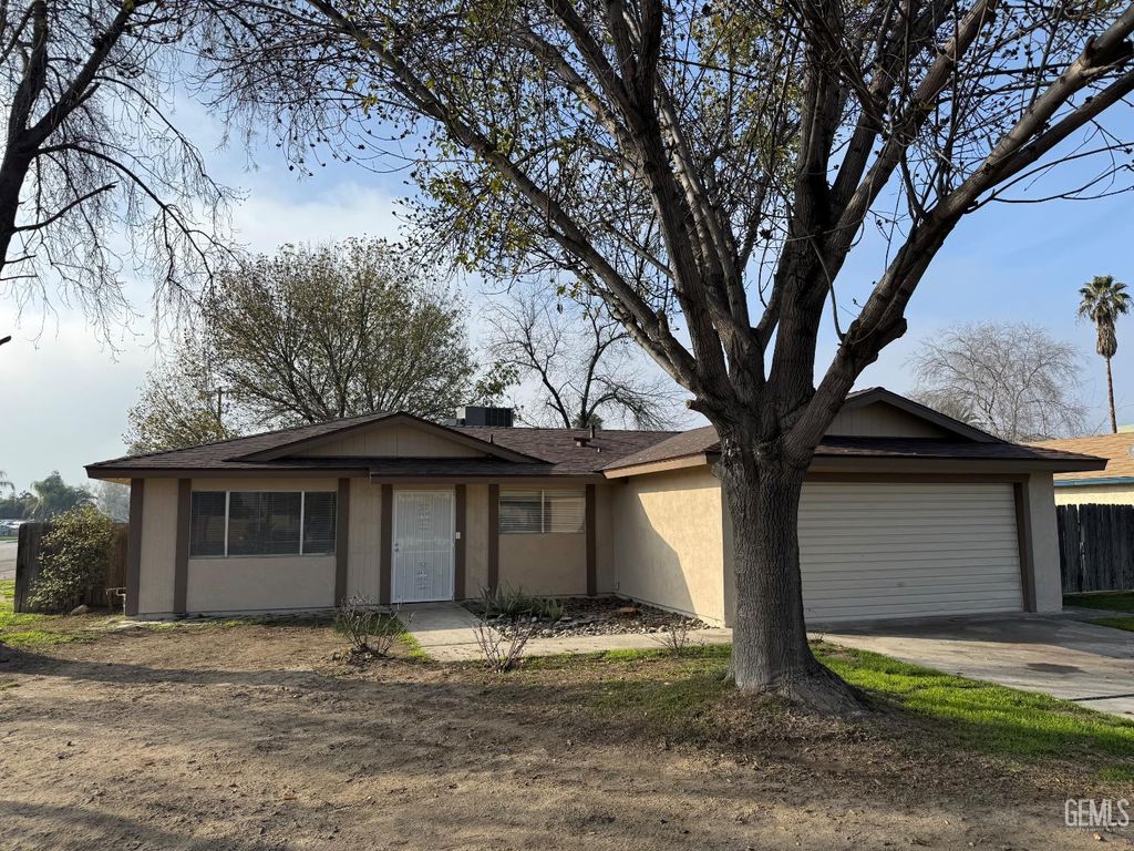 Photo of 8837 Glenda Street, Bakersfield, CA 93307 (MLS # 202600673)