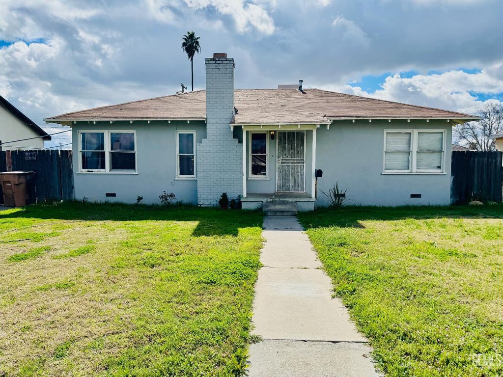 Photo of 1807 Shamrock Way, Bakersfield, CA 93304 (MLS # 202601863)