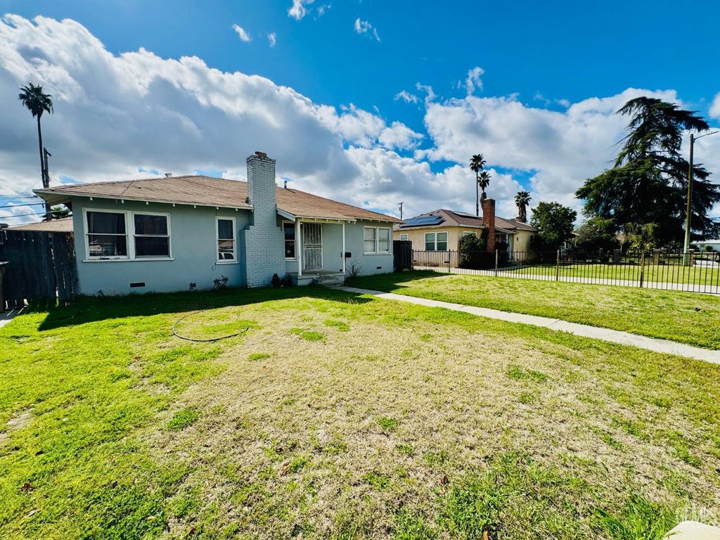 Photo of 1807 Shamrock Way, Bakersfield, CA 93304 (MLS # 202601863)