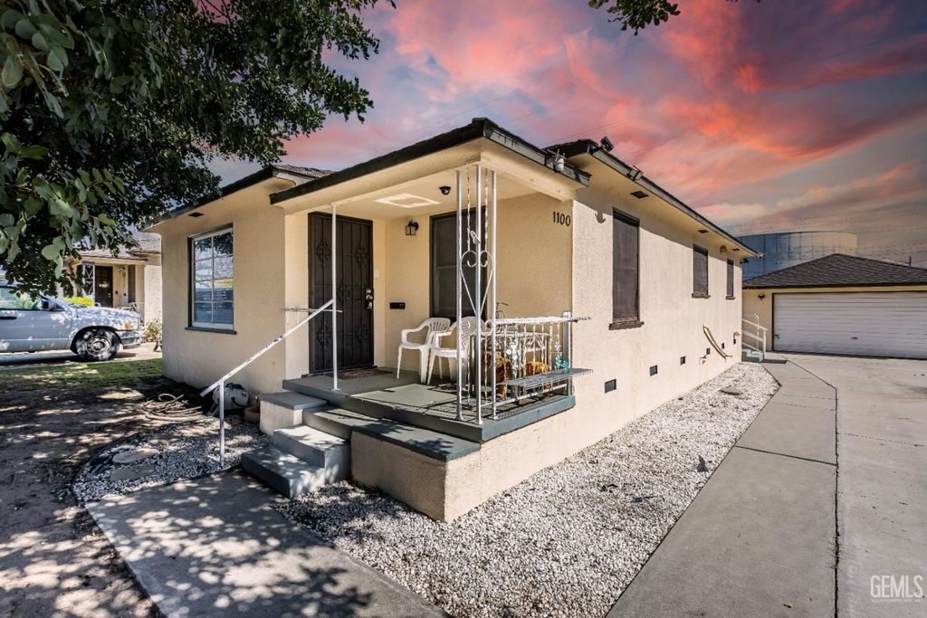 Photo of 1100 Glade Street, Bakersfield, CA 93308 (MLS # 202602327)