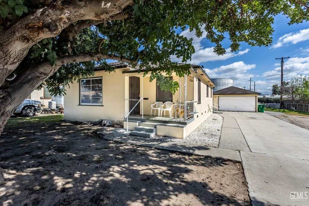 Photo of 1100 Glade Street, Bakersfield, CA 93308 (MLS # 202602327)