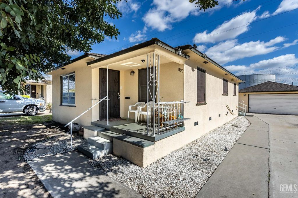 Photo of 1100 Glade Street, Bakersfield, CA 93308 (MLS # 202602327)