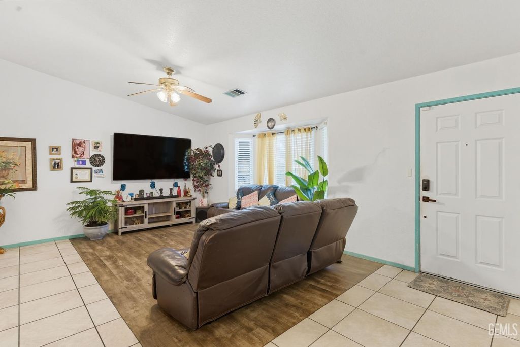 Photo of 1153 Burgundy Court, Mc Farland, CA 93250 (MLS # 202511108)