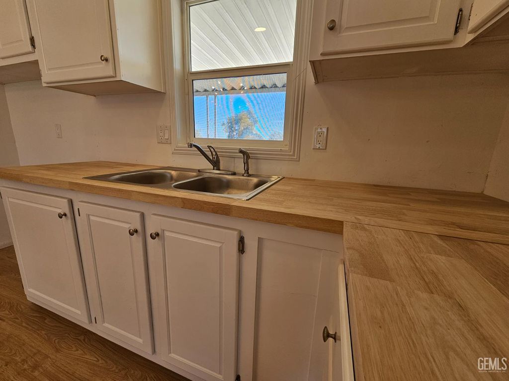 Photo of 28173 Chaparral Avenue, Taft, CA 93268 (MLS # 202510232)