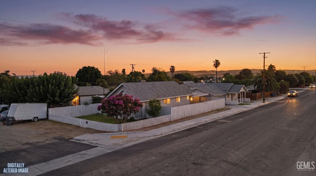 Photo of 400 Pierce Street, Taft, CA 93268 (MLS # 202609292)