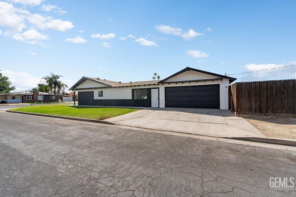 Photo of 6600 Cedarcrest Avenue, Bakersfield, CA 93308 (MLS # 202510693)