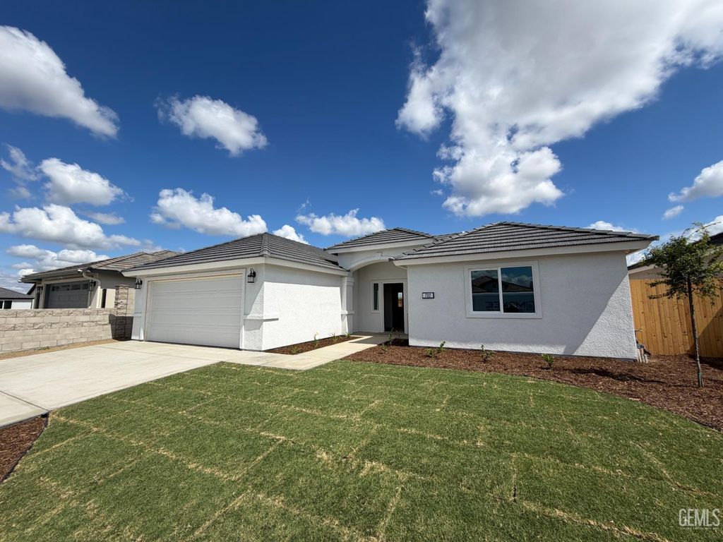 Photo of 732 Sammy Way, Shafter, CA 93263 (MLS # 202605741)