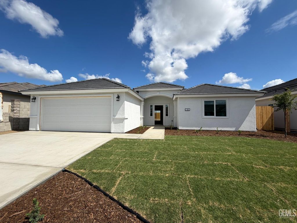 Photo of 732 Sammy Way, Shafter, CA 93263 (MLS # 202605741)