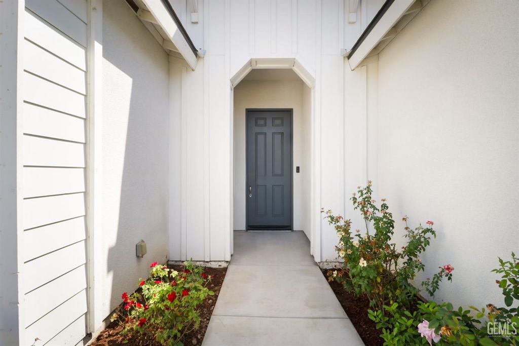 Photo of 8912 Claudia Court, Bakersfield, CA 93313 (MLS # 202511231)