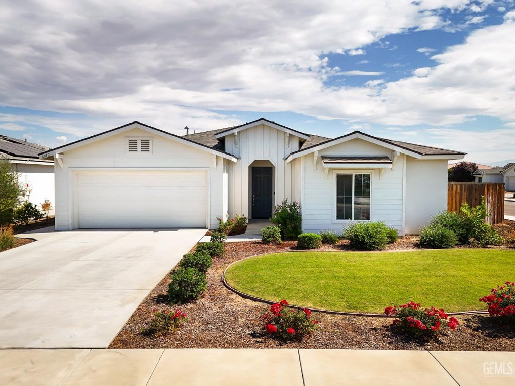 Photo of 8912 Claudia Court, Bakersfield, CA 93313 (MLS # 202511231)
