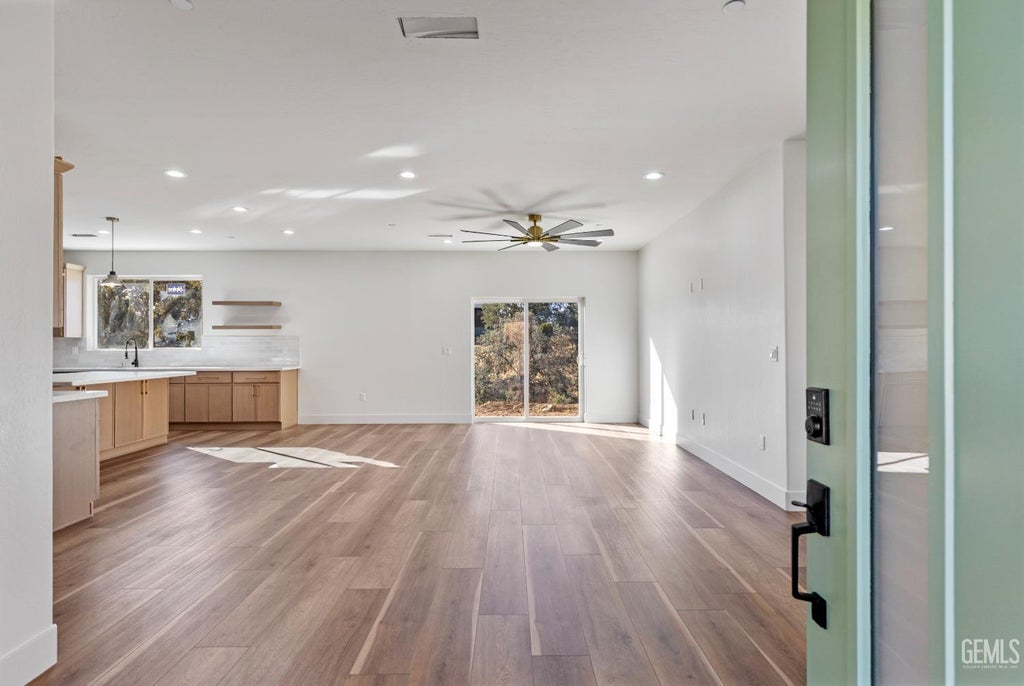 Photo of 21204 Stage Drive, Tehachapi, CA 93561 (MLS # 202610414)