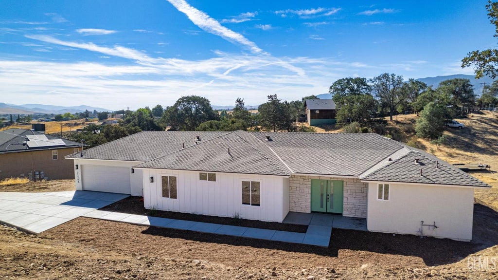 Photo of 21204 Stage Drive, Tehachapi, CA 93561 (MLS # 202610414)