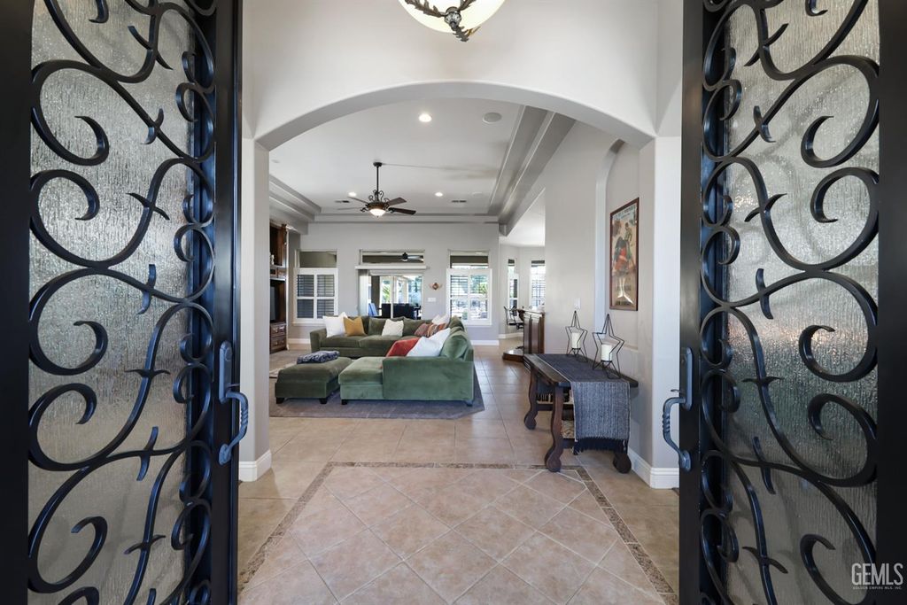 Photo of 15027 Henderson Avenue, Bakersfield, CA 93314 (MLS # 202510288)