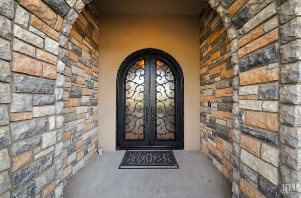 Photo of 15027 Henderson Avenue, Bakersfield, CA 93314 (MLS # 202510288)