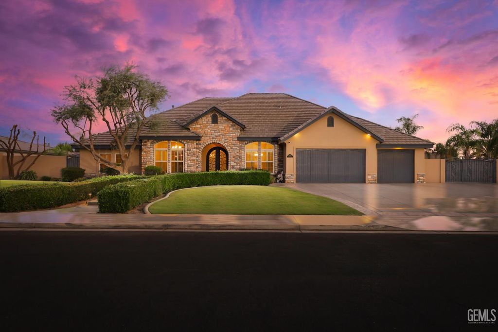 Photo of 15027 Henderson Avenue, Bakersfield, CA 93314 (MLS # 202510288)