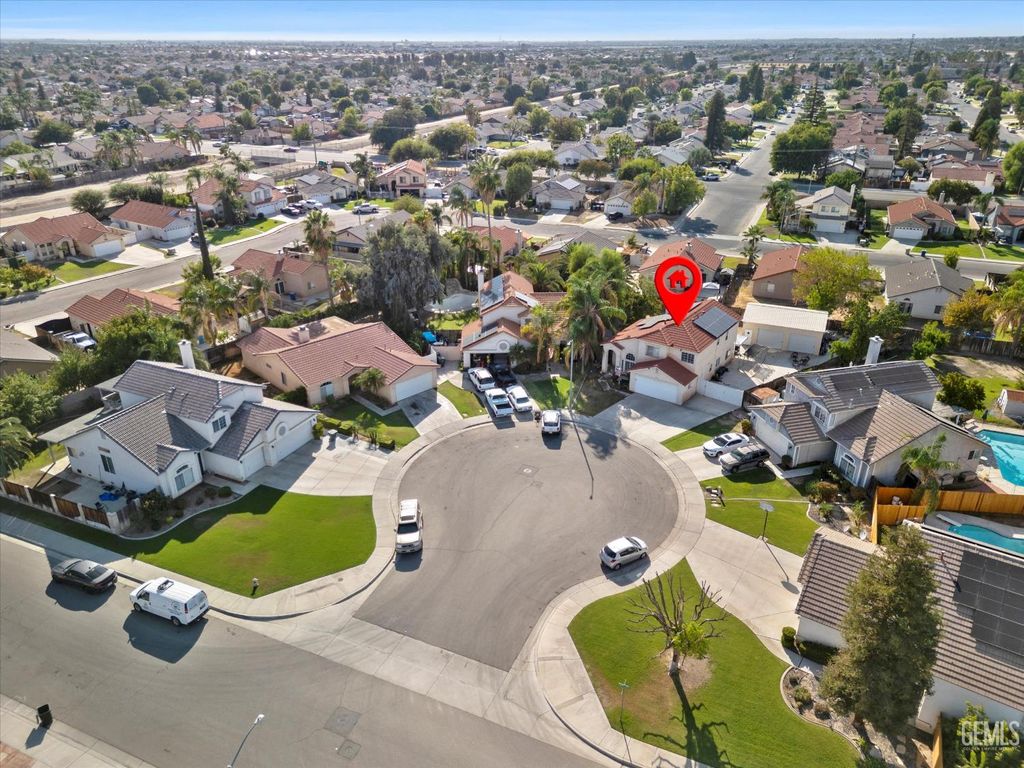 Photo of 3910 Four Seasons Court, Bakersfield, CA 93313 (MLS # 202511083)