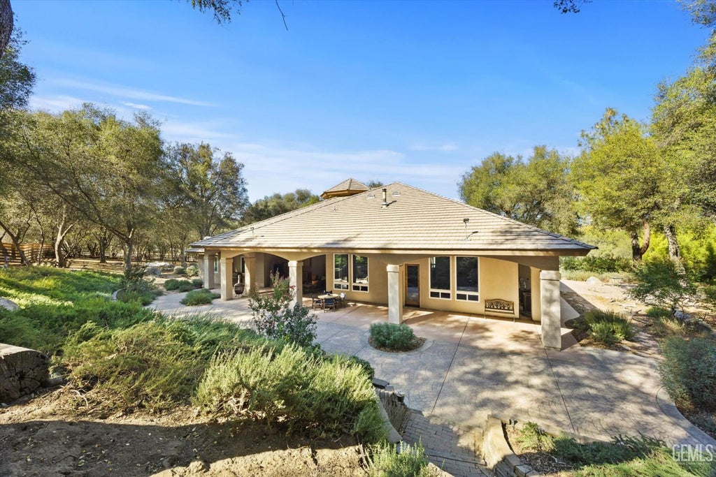 Photo of 28429 Valley Oak Road, Keene, CA 93531 (MLS # 202610461)