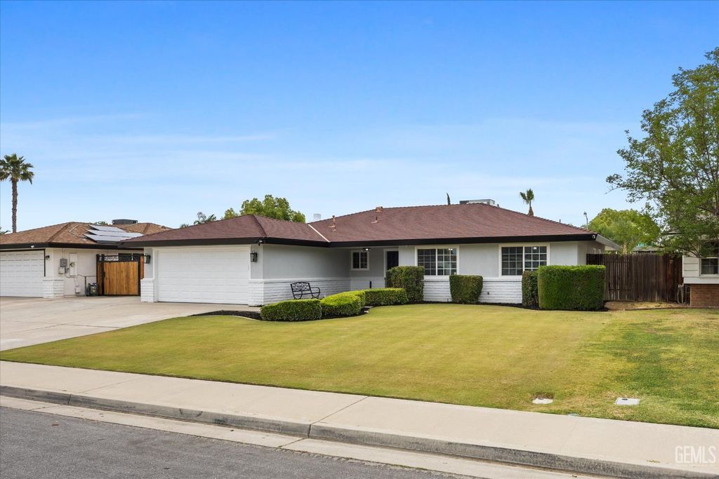 Photo of 3113 Pendleton Court, Bakersfield, CA 93309 (MLS # 202603819)