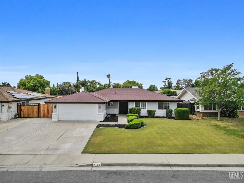 Photo of 3113 Pendleton Court, Bakersfield, CA 93309 (MLS # 202603819)