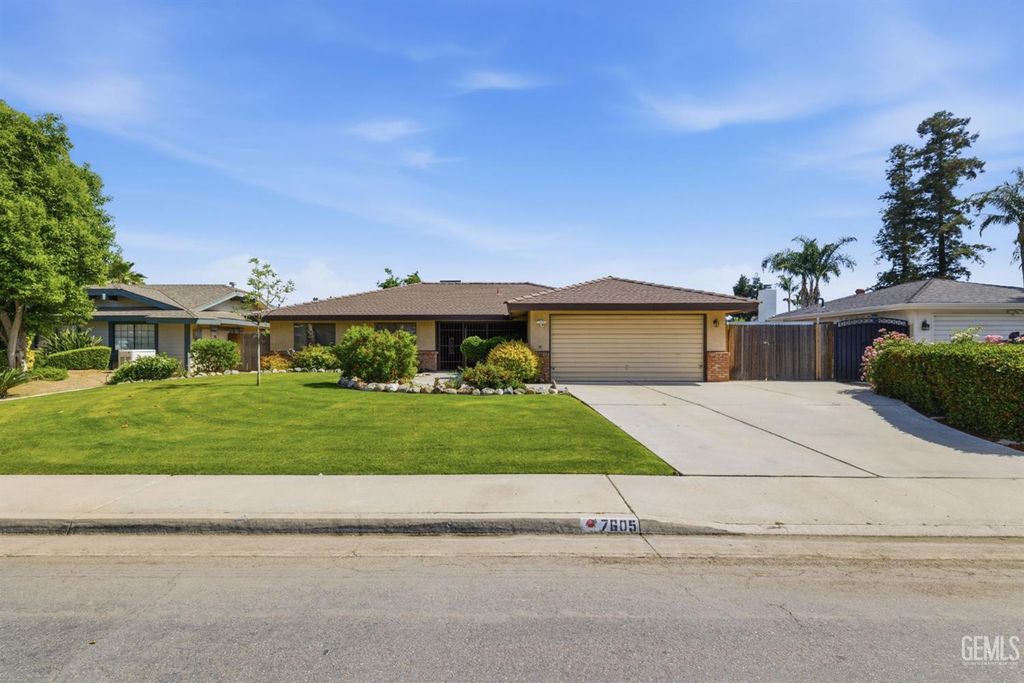 Photo of 7605 Valemount Drive, Bakersfield, CA 93309 (MLS # 202603142)
