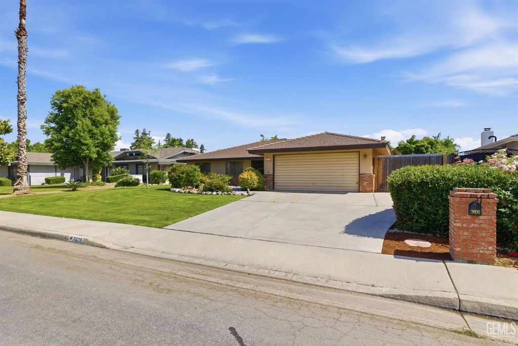 Photo of 7605 Valemount Drive, Bakersfield, CA 93309 (MLS # 202603142)